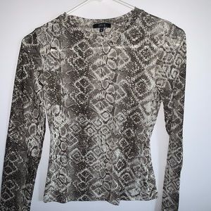 Fashion nova brand new blouse never worn medium